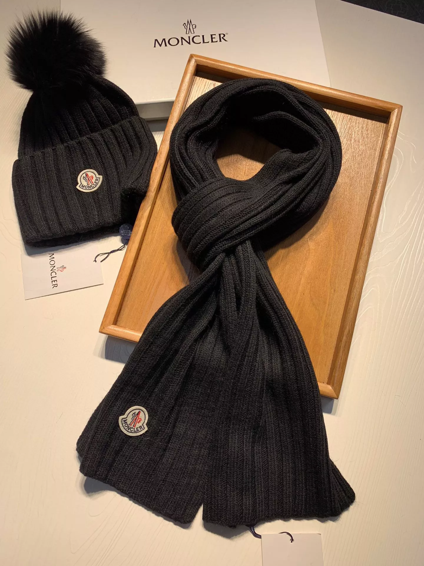 moncler hat and echapres set s_127ab124